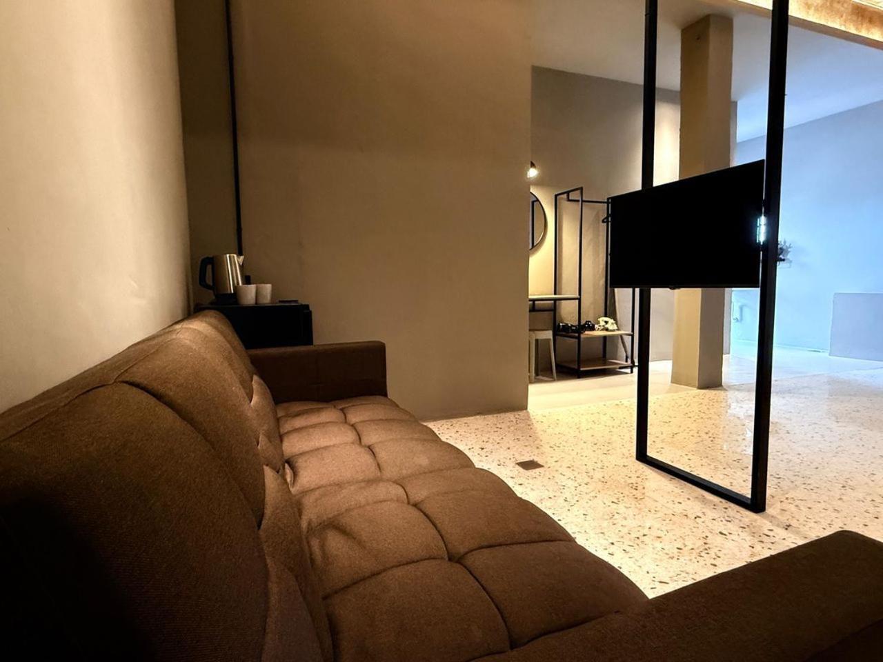 M2 Living Townhouse In Penginapan